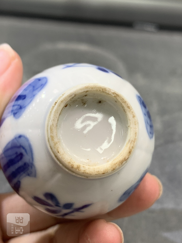 清康熙青花四美图瓜棱小胆瓶 - 图6
